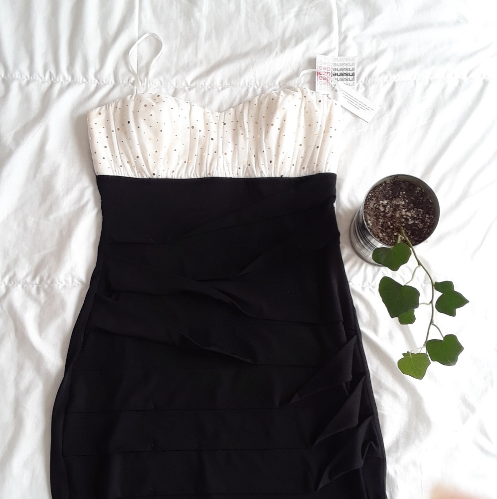Body Hugging Sweetheart Neckline Dress